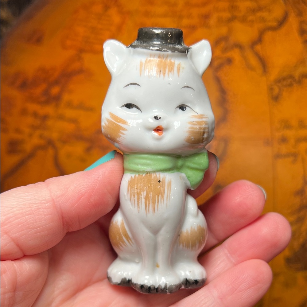 Post WW2 Vintage kitsch anthropomorphic dapper cat with top hat figurine statue